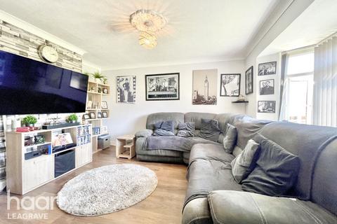 1 Bracknell Close, Luton, LU4 0TL