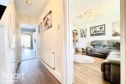 1 Bracknell Close, Luton, LU4 0TL