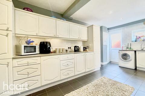 1 Bracknell Close, Luton, LU4 0TL