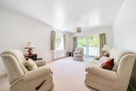 3 bedroom flat for sale, Woodville Court, Roundhay, Leeds, LS8