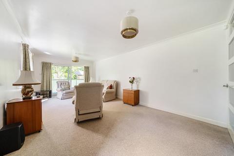 3 bedroom flat for sale, Woodville Court, Roundhay, Leeds, LS8