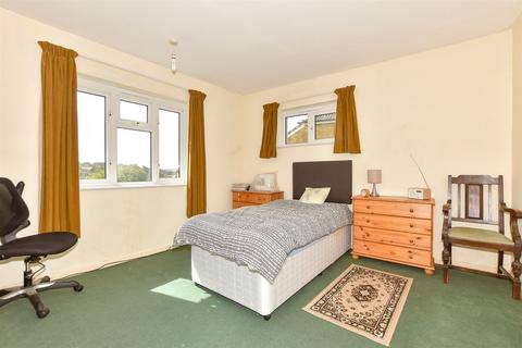 18 The Linces, Dover, CT16 2BN