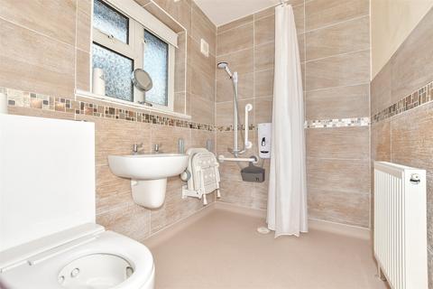 18 The Linces, Dover, CT16 2BN