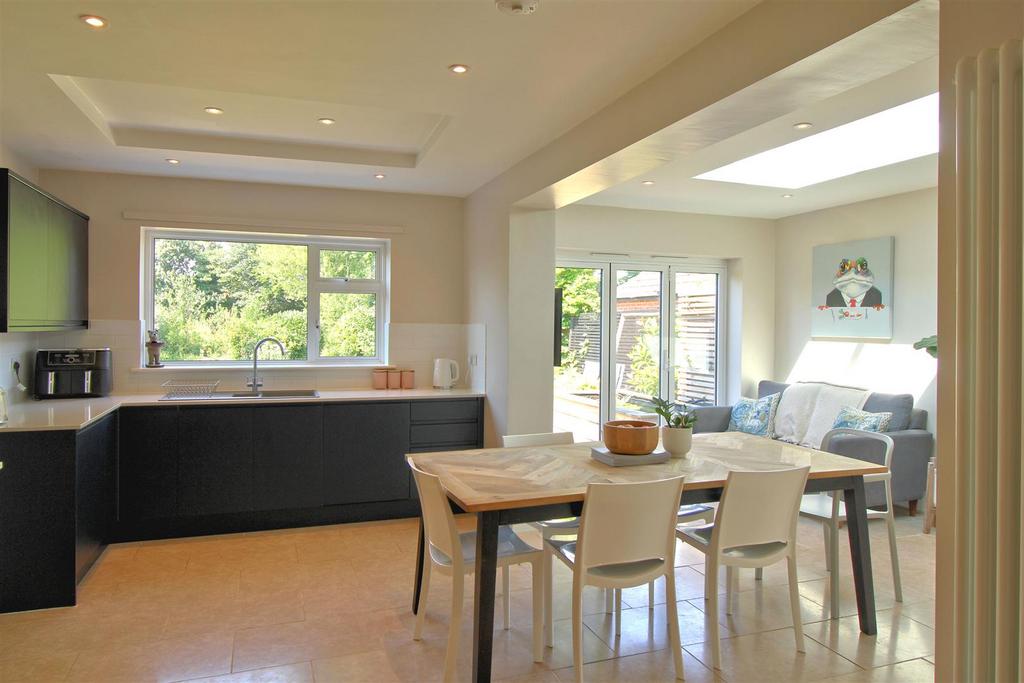 Kitchen dining area