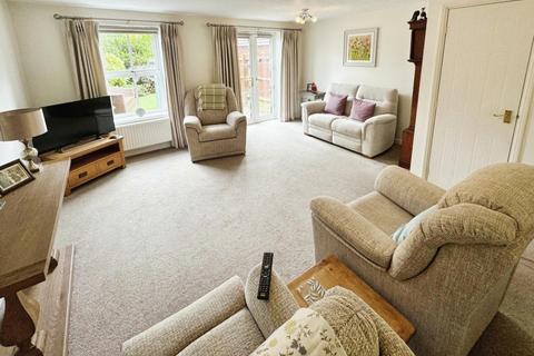 3 bedroom end of terrace house for sale, Meakins Close, Chase Meadow