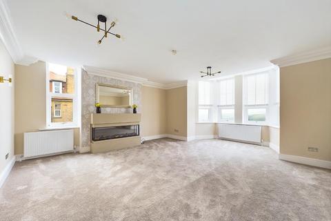 3 bedroom apartment for sale, Lady Park Avenue, Bingley, BD16