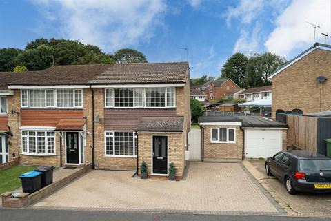 3 bedroom end of terrace house for sale, Kimpton Close, Hemel Hempstead