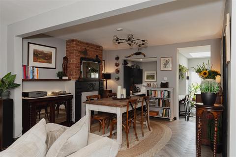 2 bedroom apartment for sale, Priory Road, Reigate