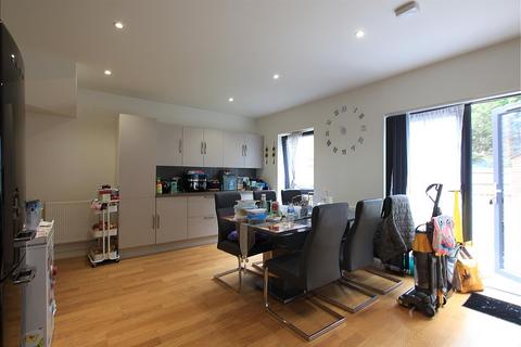 5 bedroom end of terrace house for sale, Potters Road, Southall UB2