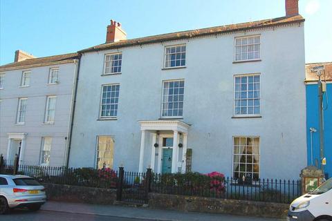 7 bedroom terraced house for sale, Penfro, 111 Main Street