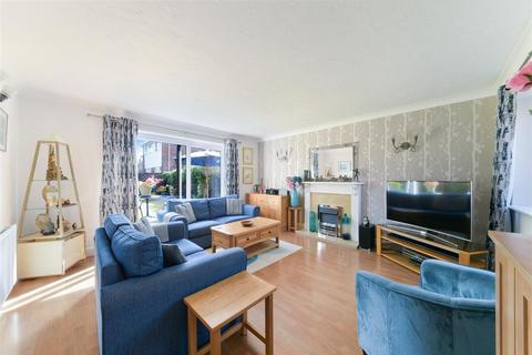 16 Cullerne Close, Ewell, Epsom, KT17 1XY
