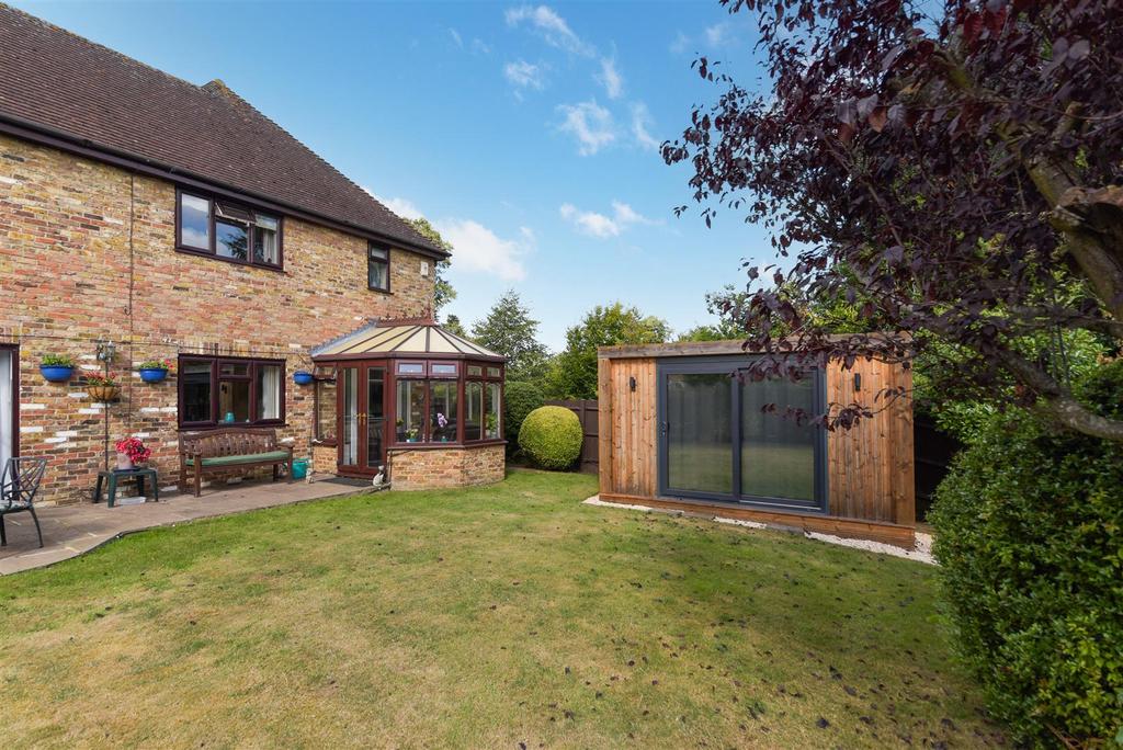 CULLERNE CLOSE,16-44.jpg