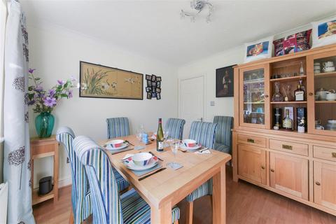16 Cullerne Close, Ewell, Epsom, KT17 1XY