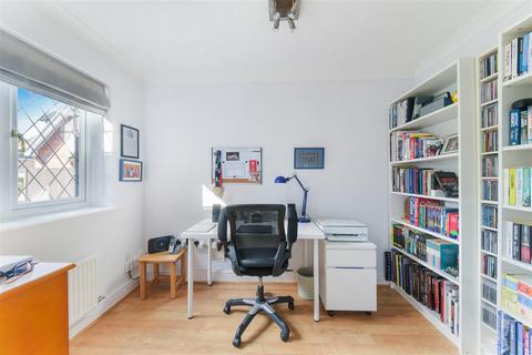 16 Cullerne Close, Ewell, Epsom, KT17 1XY
