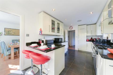 16 Cullerne Close, Ewell, Epsom, KT17 1XY