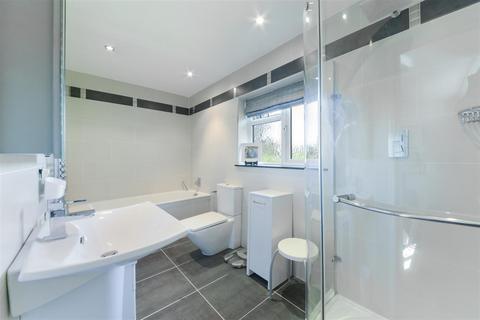 16 Cullerne Close, Ewell, Epsom, KT17 1XY