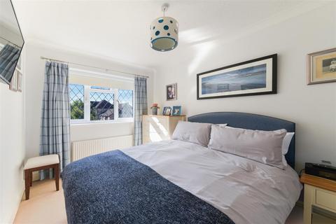 16 Cullerne Close, Ewell, Epsom, KT17 1XY