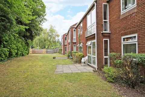 2 bedroom ground floor flat for sale, The Beeches, Andover, Andover, SP10