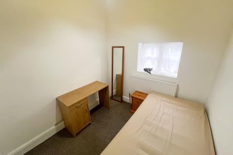 13 Beech Range, Manchester, M19 2EU