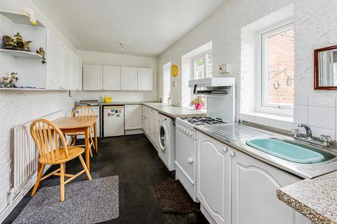 51 Common Road, Wombourne, Wolverhampton, WV5 0HE