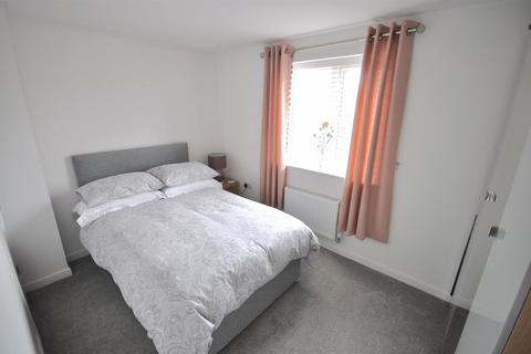 2 Cambridge Drive, Thorne, Doncaster, DN8 4FD