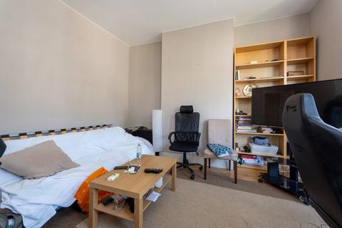 1 bedroom flat to rent, Devonport Road, Hammersmith, London, W12