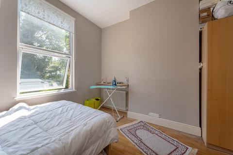 1 bedroom flat to rent, Devonport Road, Hammersmith, London, W12