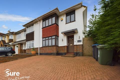 3 bedroom semi-detached house to rent, Mountfield Road, Hemel Hempstead, Hertfordshire, HP2 5DR