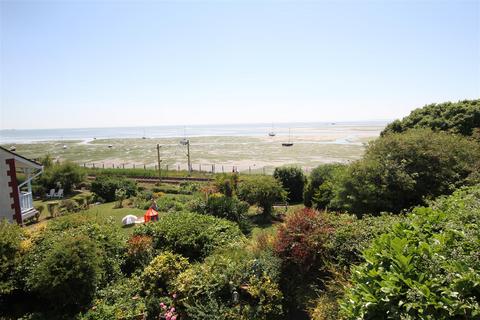 2 bedroom maisonette to rent, Undercliff Gardens, Leigh-On-Sea