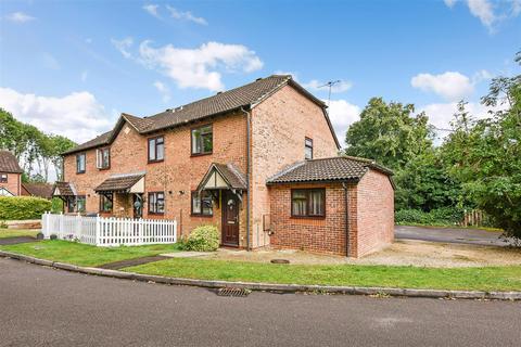 2 bedroom end of terrace house for sale, Spruce Close, Andover