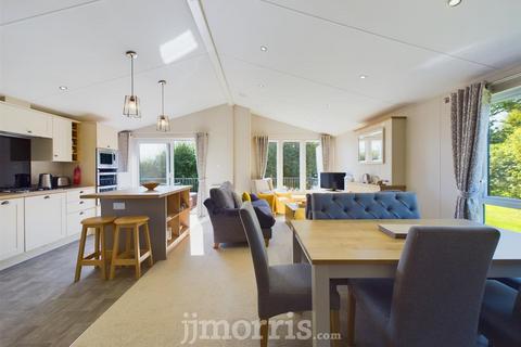 3 bedroom chalet for sale, Landshipping
