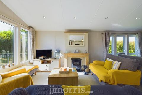 3 bedroom chalet for sale, Landshipping