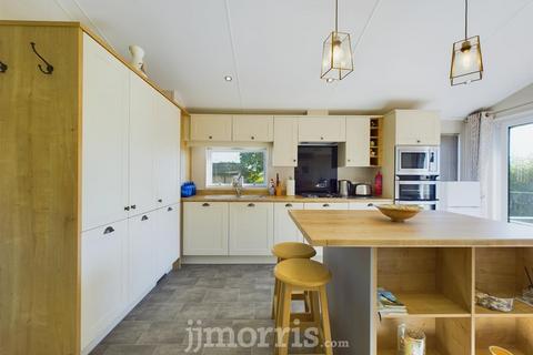 3 bedroom chalet for sale, Landshipping