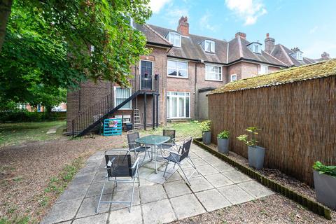 2 bedroom flat for sale, Babbacombe Road, Bromley