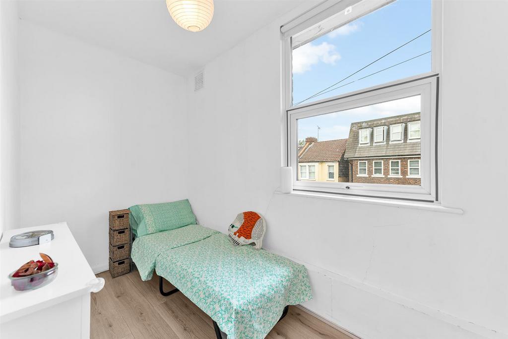 Bedroom 2/office