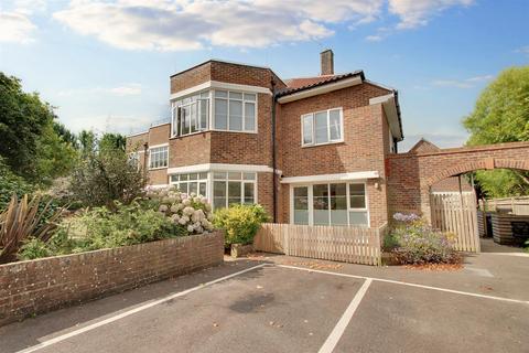 2 bedroom flat for sale, Winchelsea Gardens, Worthing