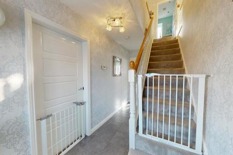 80 Heatherfields Crescent, New Rossington, Doncaster, DN11 0TZ