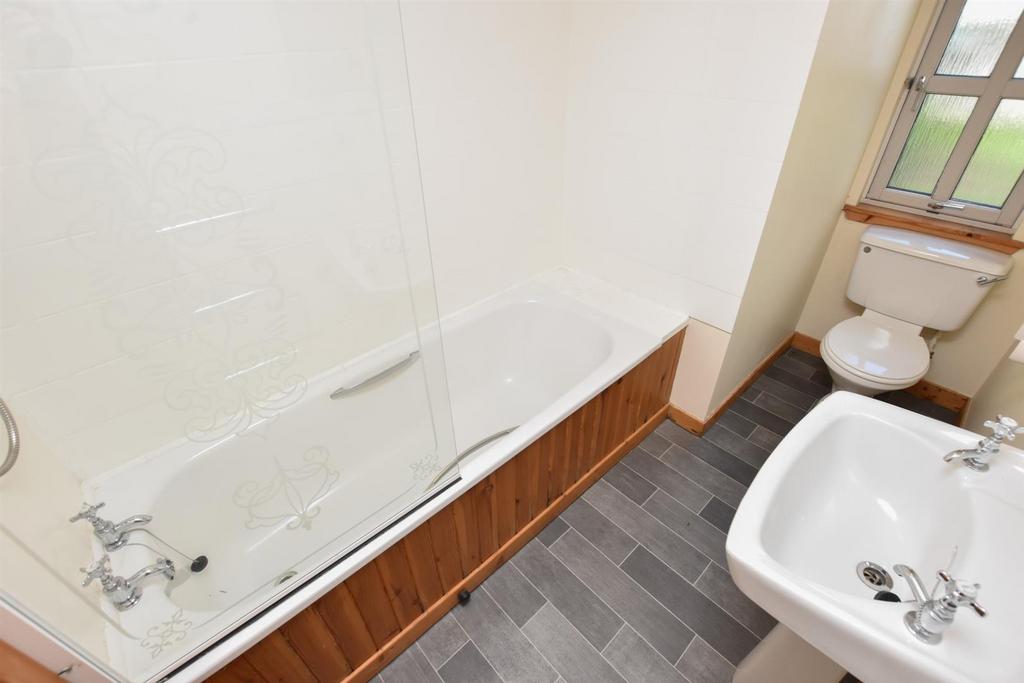 BATHROOM-2.jpg