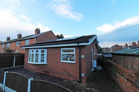 2 bedroom detached bungalow to rent, St. Annes Avenue, Middlewich