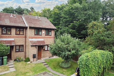 8 Arthur Close, Bagshot, GU19 5QT