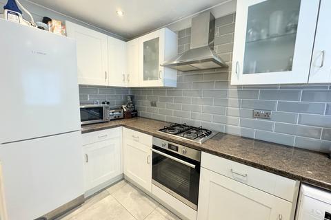 8 Arthur Close, Bagshot, GU19 5QT