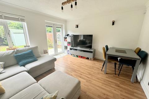 8 Arthur Close, Bagshot, GU19 5QT