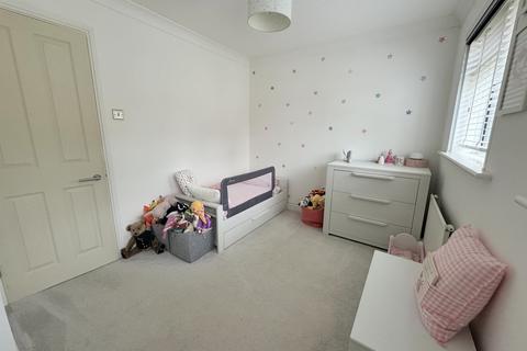 8 Arthur Close, Bagshot, GU19 5QT