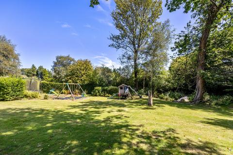 32 Beacon Close, Crowborough, TN6 1DX