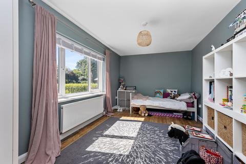 32 Beacon Close, Crowborough, TN6 1DX