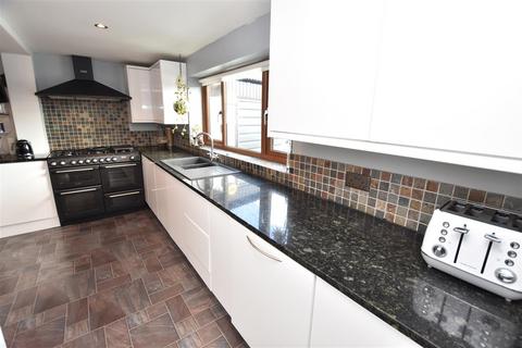 6 bedroom chalet for sale, Wittem Road, Canvey Island SS8