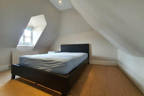 5 bedroom apartment to rent, Belsize Park Gardens, London, NW3