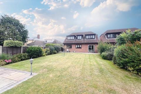 4 bedroom chalet for sale, Hatch Road, Pilgrims Hatch, Brentwood