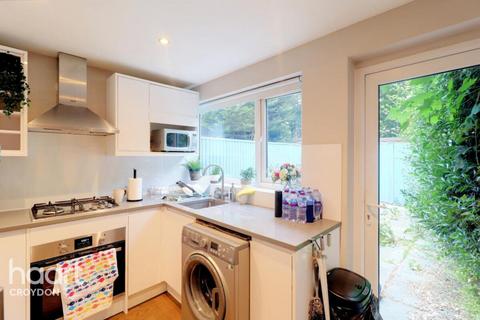 undefined, Cliffe Road, South croydon