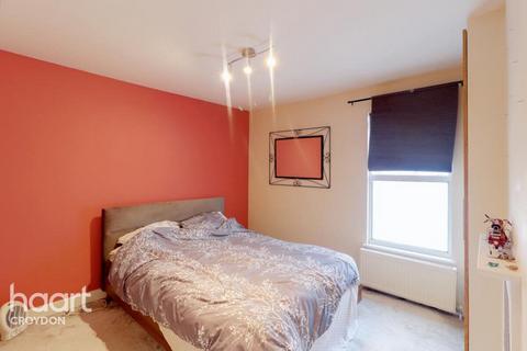 undefined, Cliffe Road, South croydon